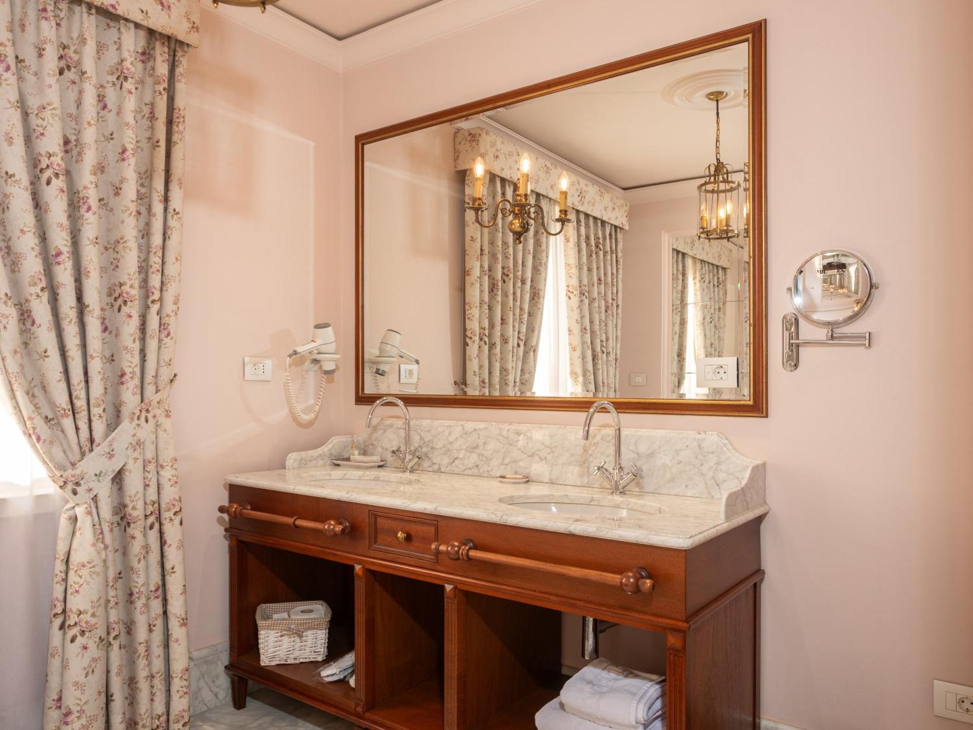 Ebel Boutique Hotel ติรานา ภายนอก รูปภาพ