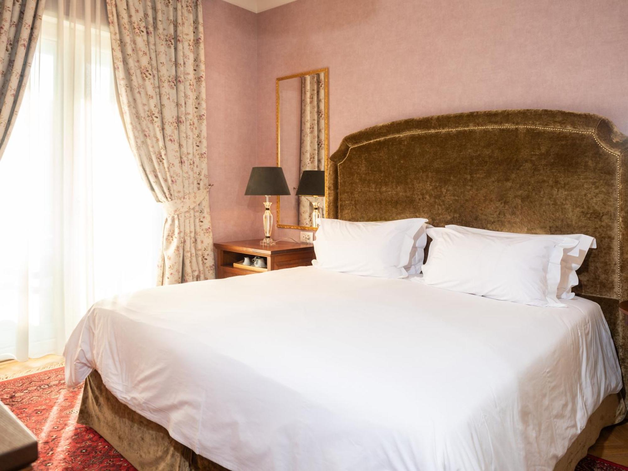 Ebel Boutique Hotel ติรานา ภายนอก รูปภาพ